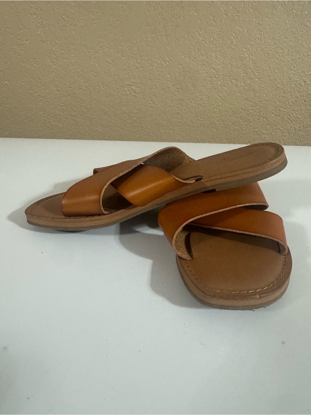 Universal Threads Sandals - Picture 2 of 6